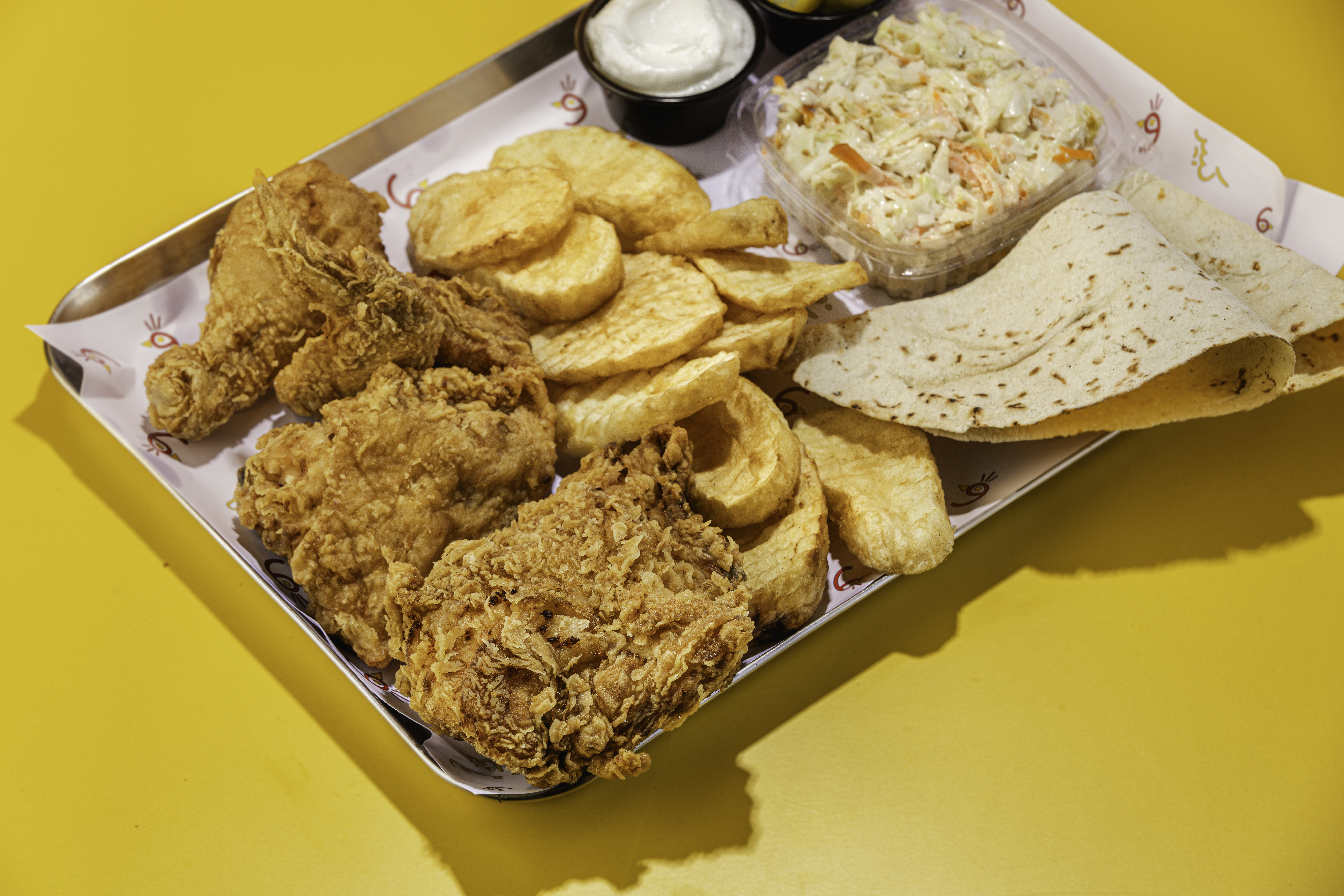 Broasted 4 pcs (fries /1 garlic / 1 pickles / 1 coleslaw)